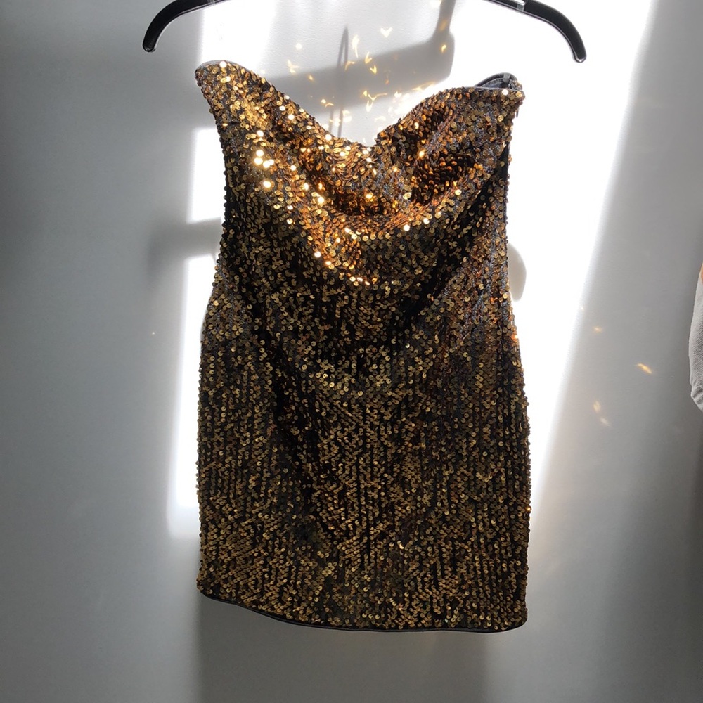 🆕Gold Sequin DRESS TO SHINE 💛strapless stretch knit dress! completely lined! M